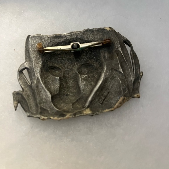 Broach Lion Pin On , Silver Color - Picture 3 of 3